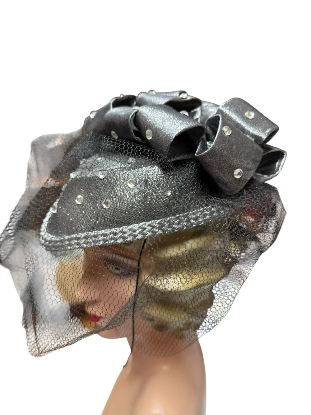 Eric Javits Silver White Gemmed Metallic Bow Veiled Cocktail Hat - Picture 2 of 12